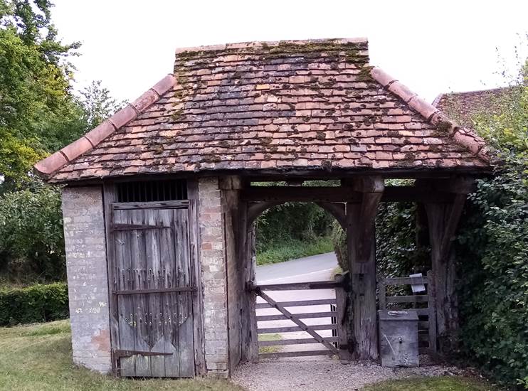 The 15th century lych-gate incorporates a village ‘lock-up’